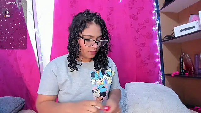 Snapshot of iriss_25 chatting on February 3, 12:03 pm iriss 25 online show from February 3, 12:03 pm