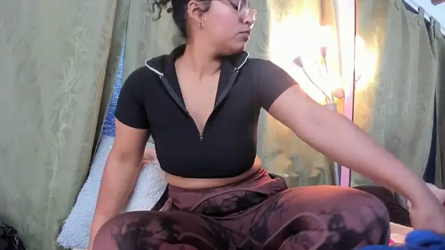 Snapshot of iriss_25 chatting on March 6, 1:57 pm iriss 25 online show from March 6, 1:57 pm