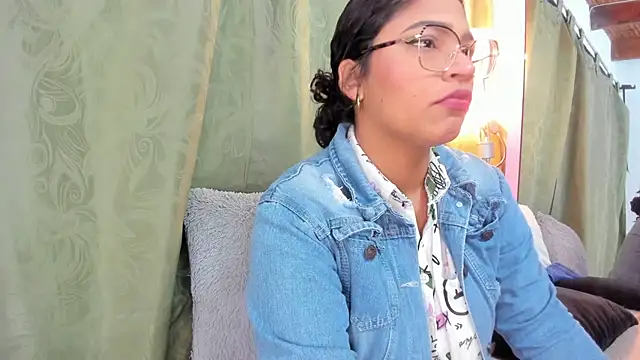 Snapshot of iriss_25 chatting on March 7, 12:01 pm iriss 25 online show from March 7, 12:01 pm