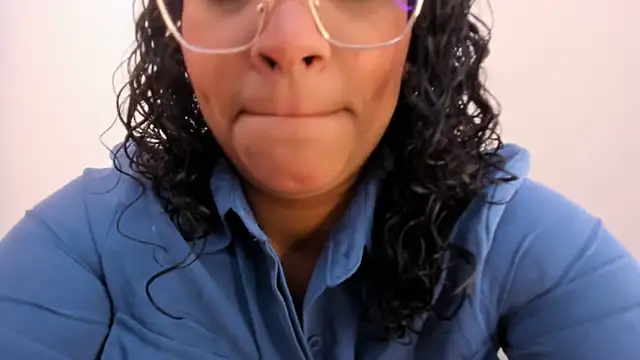 Snapshot of iriss_25 chatting on March 13, 1:07 pm iriss 25 online show from March 13, 1:07 pm