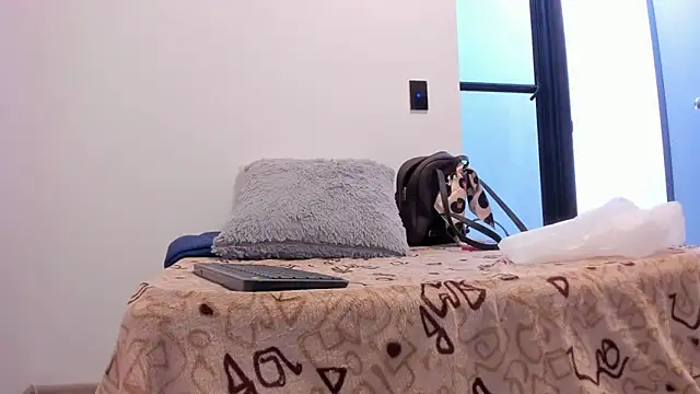 Snapshot of iriss_25 chatting on March 20, 12:32 pm iriss 25 online show from March 20, 12:32 pm