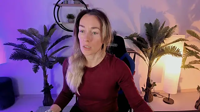 RebeccaMartinez online show from December 28, 7:00 am