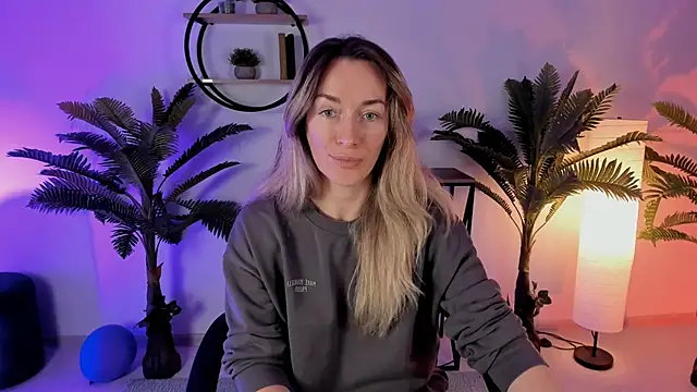 RebeccaMartinez online show from January 4, 7:24 am