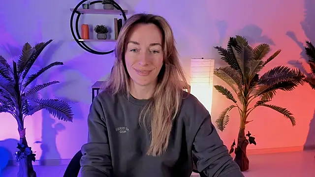 RebeccaMartinez online show from January 17, 5:32 am