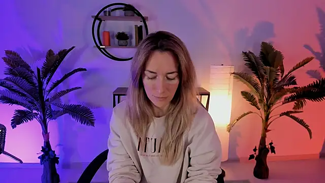 RebeccaMartinez online show from January 20, 5:37 am