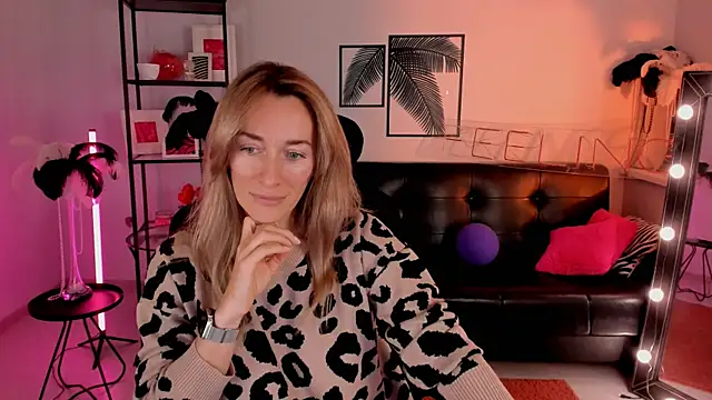 RebeccaMartinez online show from January 23, 8:36 am