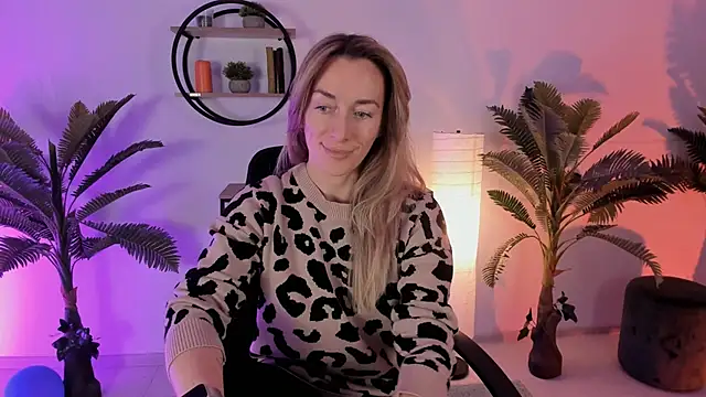 RebeccaMartinez online show from January 24, 12:20 pm