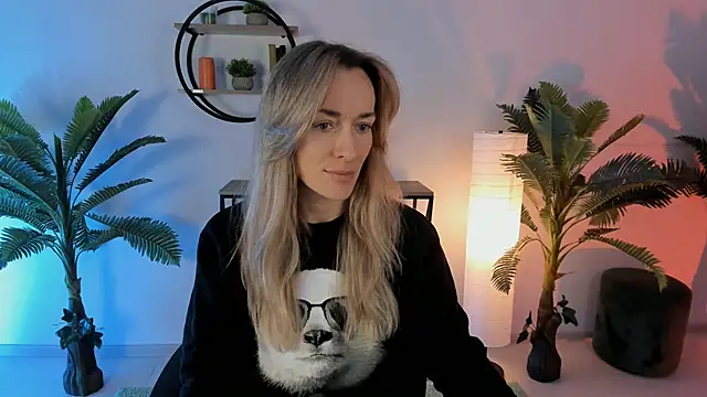 RebeccaMartinez online show from January 25, 8:10 am