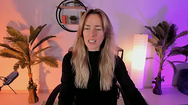 RebeccaMartinez online show from January 31, 9:59 am