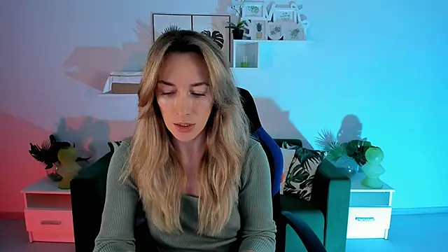 RebeccaMartinez online show from February 2, 5:42 am