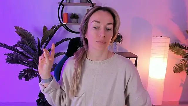 RebeccaMartinez online show from February 7, 5:20 am