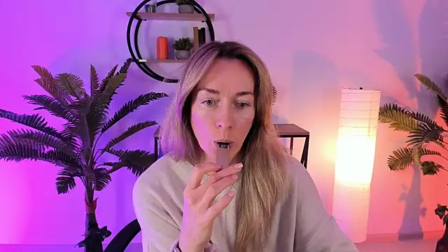 RebeccaMartinez online show from February 9, 8:22 am