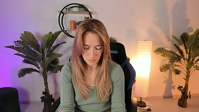 RebeccaMartinez online show from February 13, 7:45 am