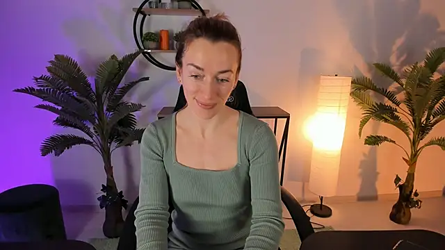 RebeccaMartinez online show from February 14, 5:09 am