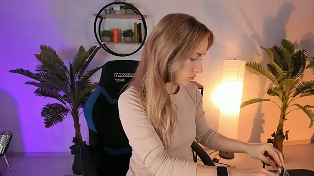 RebeccaMartinez online show from February 16, 5:15 am