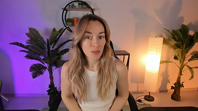 RebeccaMartinez online show from February 17, 5:14 am