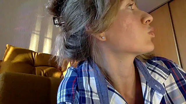 RebeccaMartinez online show from March 10, 1:43 pm