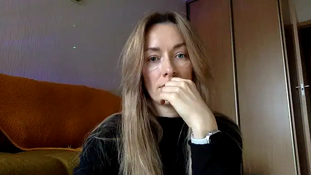 RebeccaMartinez online show from March 16, 8:10 am