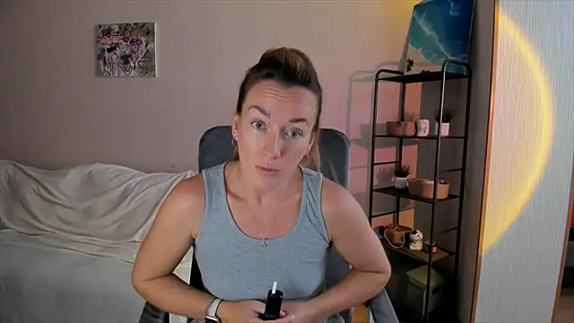 RebeccaMartinez online show from October 4, 9:29 am