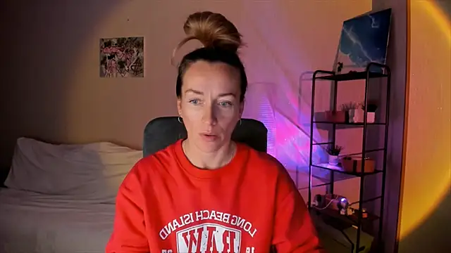 RebeccaMartinez online show from October 12, 8:57 am