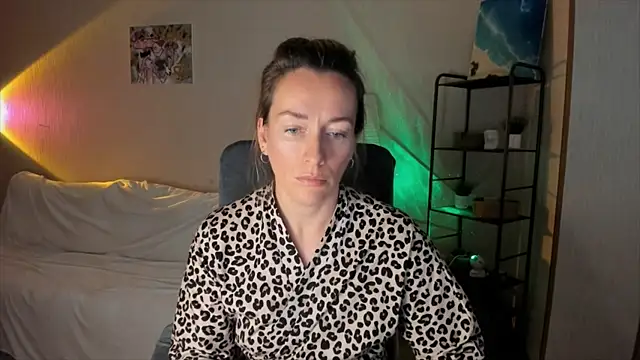 RebeccaMartinez online show from October 24, 9:28 am