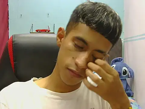 Snapshot of Angelstripboy chatting on May 9, 5:40 pm Angelstripboy online show from May 9, 5:40 pm