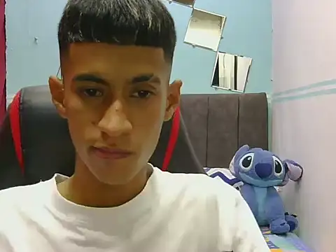 Snapshot of Angelstripboy chatting on May 12, 11:02 pm Angelstripboy online show from May 12, 11:02 pm