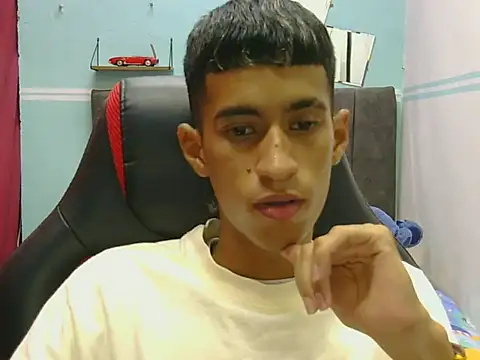 Snapshot of Angelstripboy chatting on May 18, 11:10 pm Angelstripboy online show from May 18, 11:10 pm