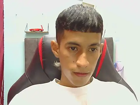 Snapshot of Angelstripboy chatting on May 22, 11:43 pm Angelstripboy online show from May 22, 11:43 pm