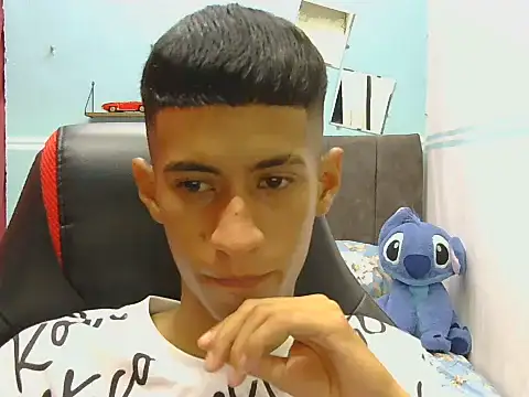 Snapshot of Angelstripboy chatting on June 10, 11:13 pm Angelstripboy online show from June 10, 11:13 pm