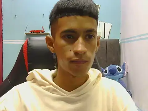 Snapshot of Angelstripboy chatting on June 14, 10:12 pm Angelstripboy online show from June 14, 10:12 pm