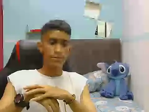 Snapshot of Angelstripboy chatting on June 16, 9:50 pm Angelstripboy online show from June 16, 9:50 pm