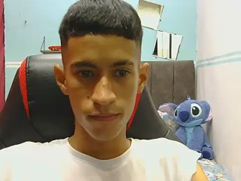 Snapshot of Angelstripboy chatting on June 17, 8:21 pm Angelstripboy online show from June 17, 8:21 pm