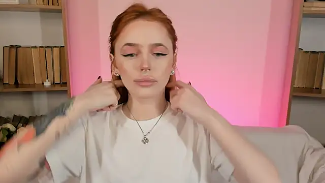 Phoenix Margo online show from December 2, 3:34 am