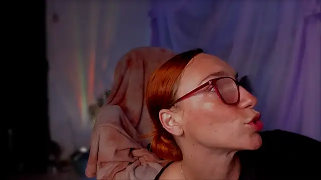 Snapshot of _lh_ chatting on December 10, 11:11 am  lh  online show from December 10, 11:11 am