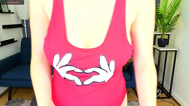 Snapshot of JeannieFox_ chatting on October 12, 6:23 am JeannieFox online show from October 12, 6:23 am