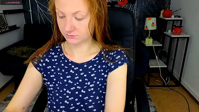 Snapshot of JeannieFox_ chatting on October 18, 6:16 am JeannieFox online show from October 18, 6:16 am