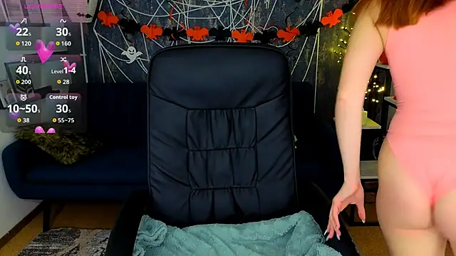 Snapshot of JeannieFox_ chatting on October 22, 6:24 am JeannieFox online show from October 22, 6:24 am