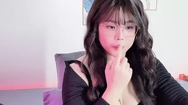 Snapshot of __Lyly__ chatting on December 4, 2:10 am Lyly online show from December 4, 2:10 am