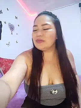 Snapshot of violet_moore chatting on February 15, 8:43 pm violet moore online show from February 15, 8:43 pm