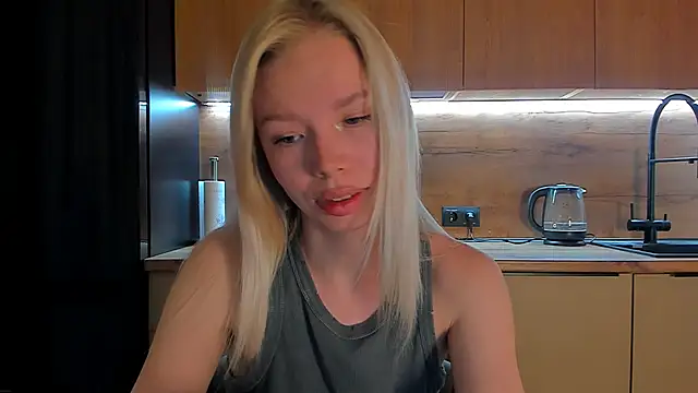 Olivia Bells online show from May 7, 9:20 pm