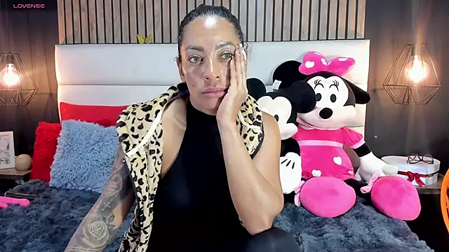 NiicolleMiller online show from March 19, 10:31 pm