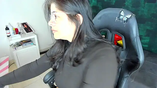 Snapshot of BellaFlaming chatting on January 15, 10:27 am BellaFlaming online show from January 15, 10:27 am