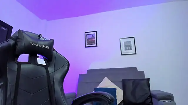 Snapshot of BellaFlaming chatting on February 11, 4:56 pm BellaFlaming online show from February 11, 4:56 pm