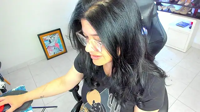 BellaFlaming online show from April 4, 11:18 am