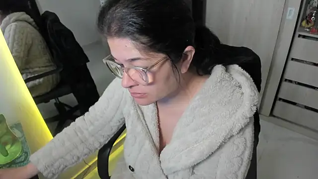Snapshot of BellaFlaming chatting on July 21, 11:01 am BellaFlaming online show from July 21, 11:01 am
