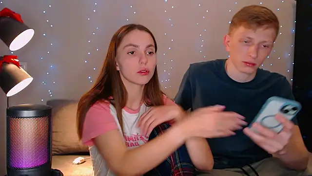 Snapshot of juliaanddima chatting on February 15, 11:47 pm juliaanddima online show from February 15, 11:47 pm