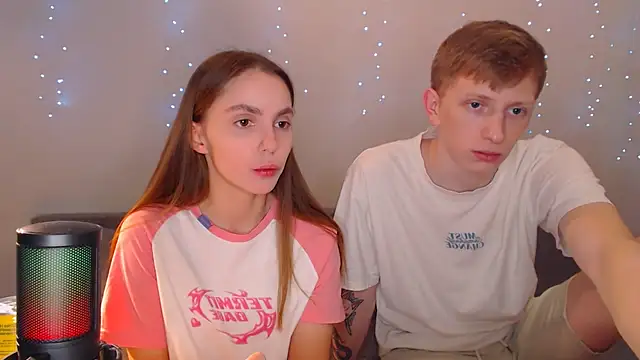 Snapshot of juliaanddima chatting on March 15, 9:49 pm juliaanddima online show from March 15, 9:49 pm