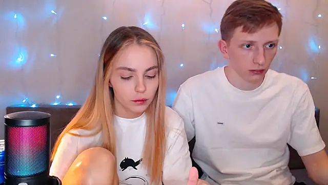 Snapshot of juliaanddima chatting on October 3, 9:56 pm juliaanddima online show from October 3, 9:56 pm