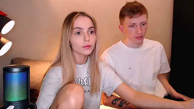 Snapshot of juliaanddima chatting on November 10, 9:58 pm juliaanddima online show from November 10, 9:58 pm